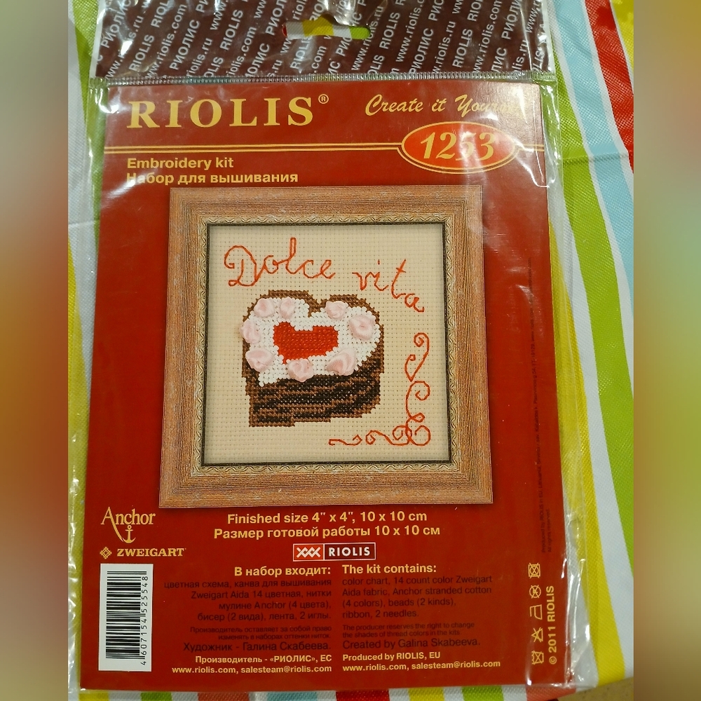 Riolis Dolce Vita Heart Cupcake Cross Stitch Embroidery Kit 4" x 4"